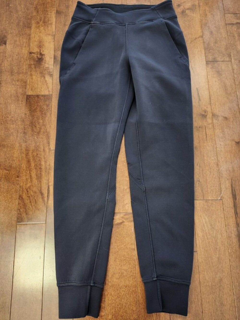 Lululemon women's black joggers in size 4 with pockets